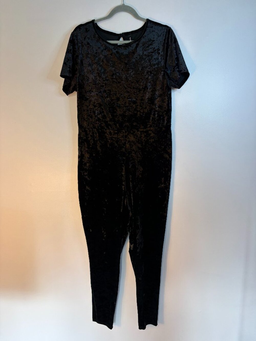 Torrid Solid Black Crushed Velvet Short Sleeve Jumpsuit | Torrid Size 2 (18/20)